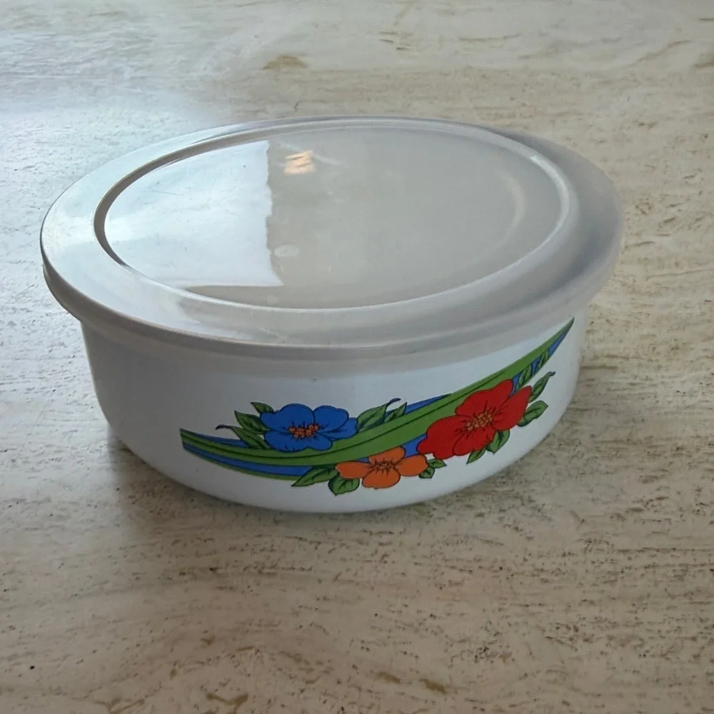 Vintage White Enamelware Nesting Bowls Set of 4 w Lids — Red/Orange/Blue Flowers